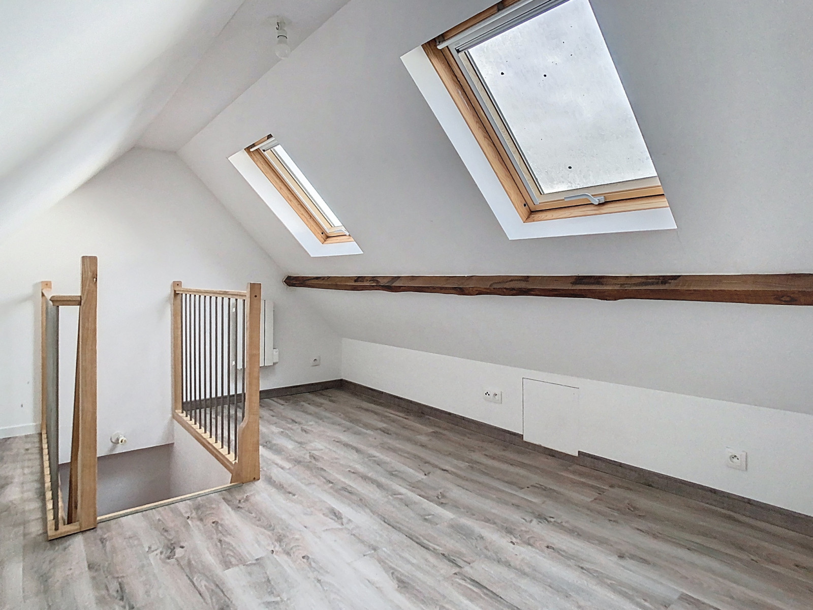 
                                                Vente
                                                 APPARTEMENT DUPLEX AU PIED DES COMMERCES