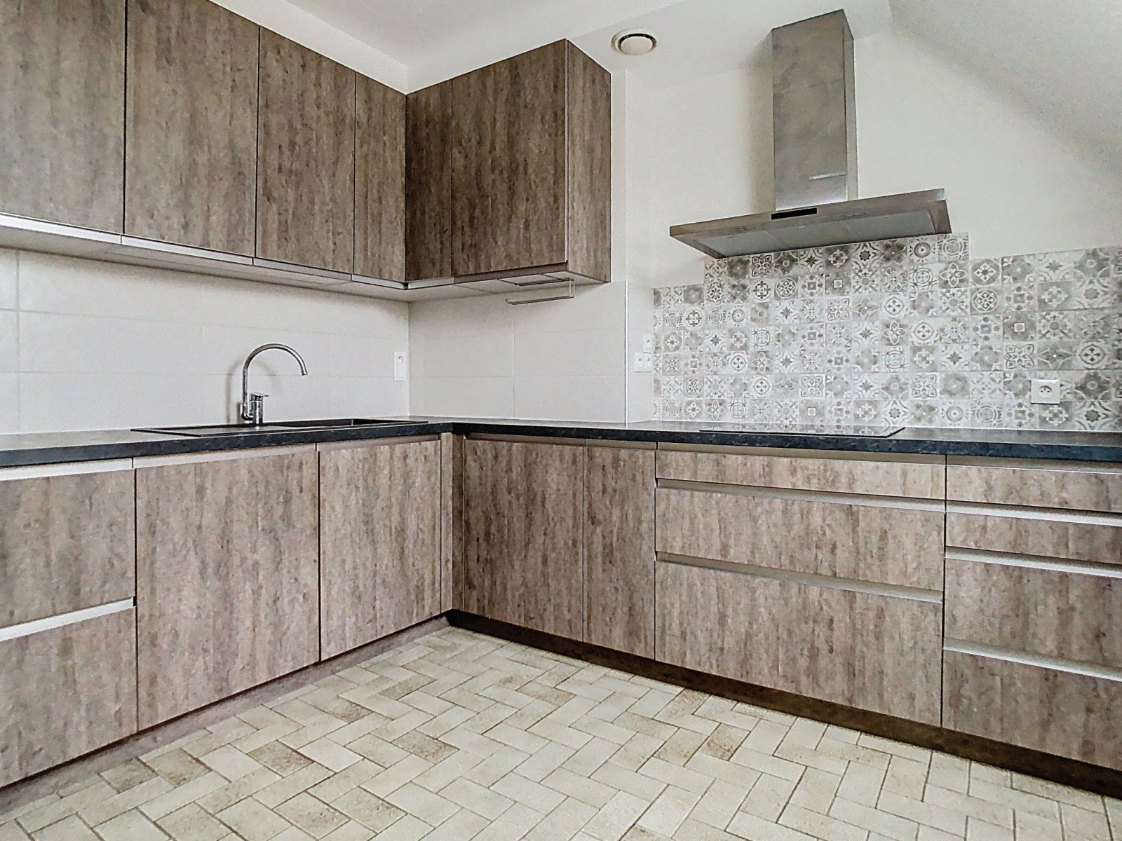 
                                                Vente
                                                 APPARTEMENT DUPLEX AU PIED DES COMMERCES
