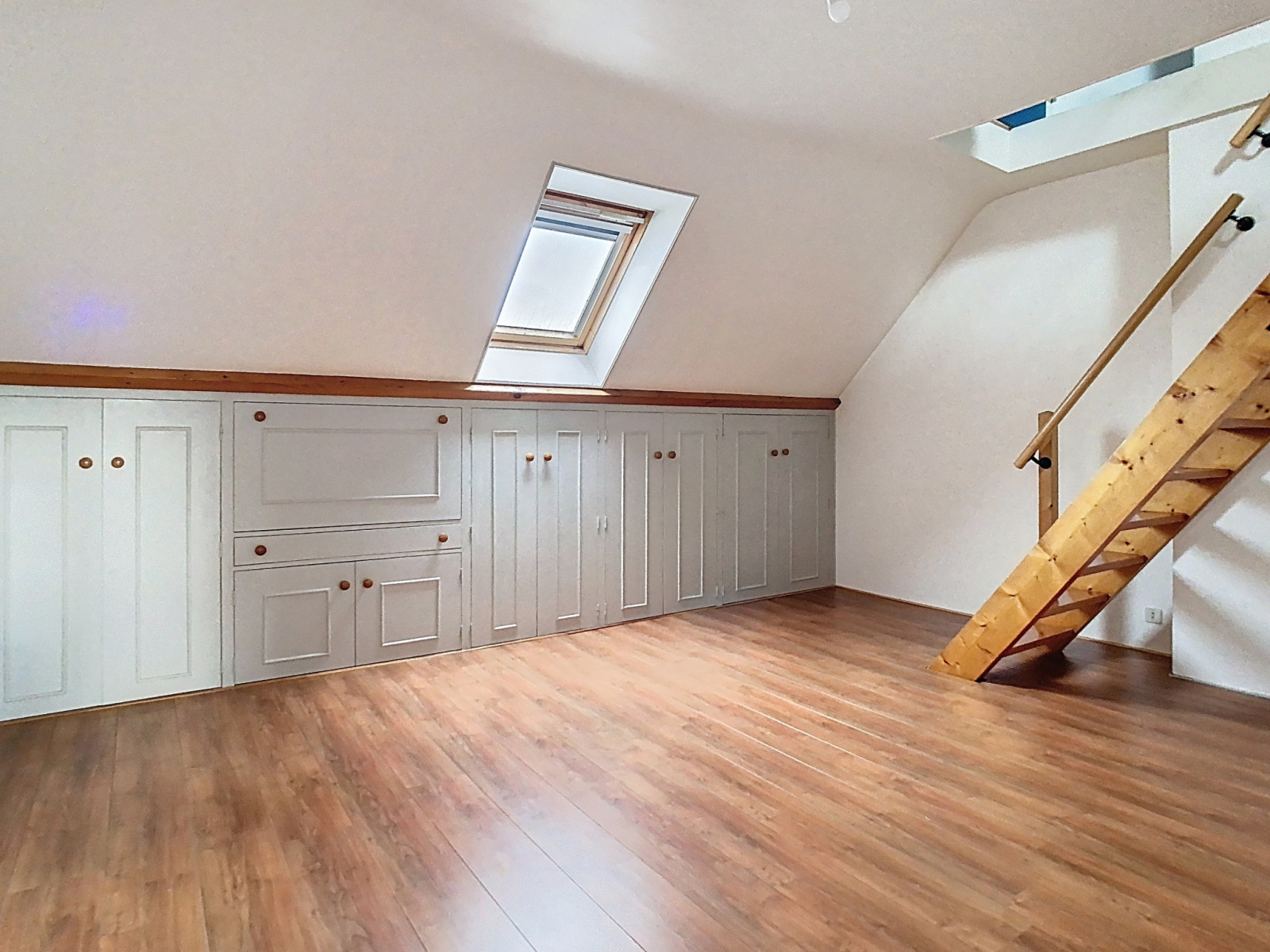 
                                                Vente
                                                 APPARTEMENT DUPLEX AU PIED DES COMMERCES