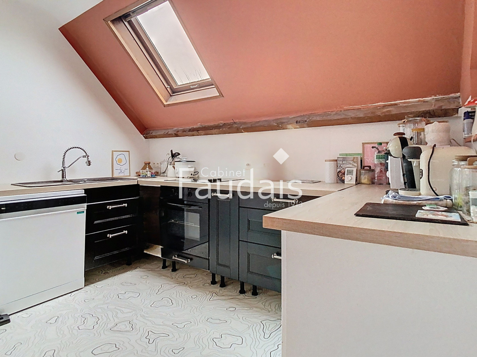 
                                                Vente
                                                 APPARTEMENT DUPLEX AVEC CACHET ET BALCON EN CENTRE VILLE