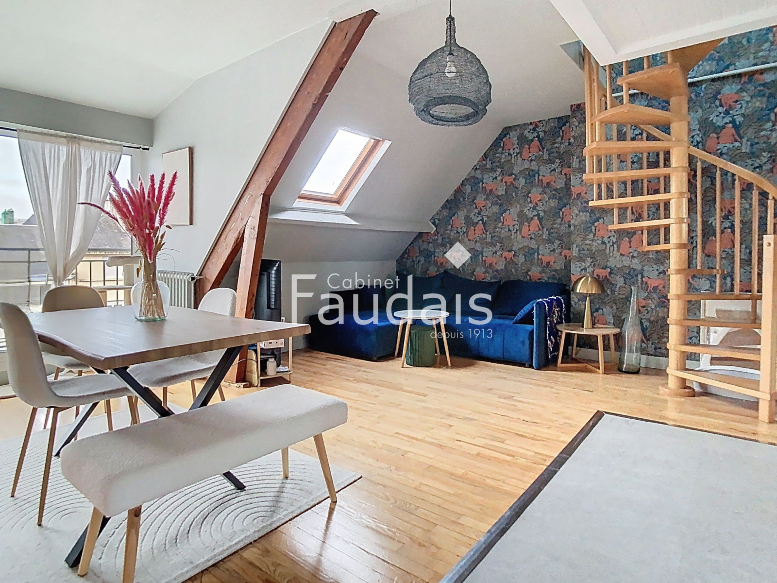 
                                                Vente
                                                 APPARTEMENT DUPLEX AVEC CACHET ET BALCON EN CENTRE VILLE