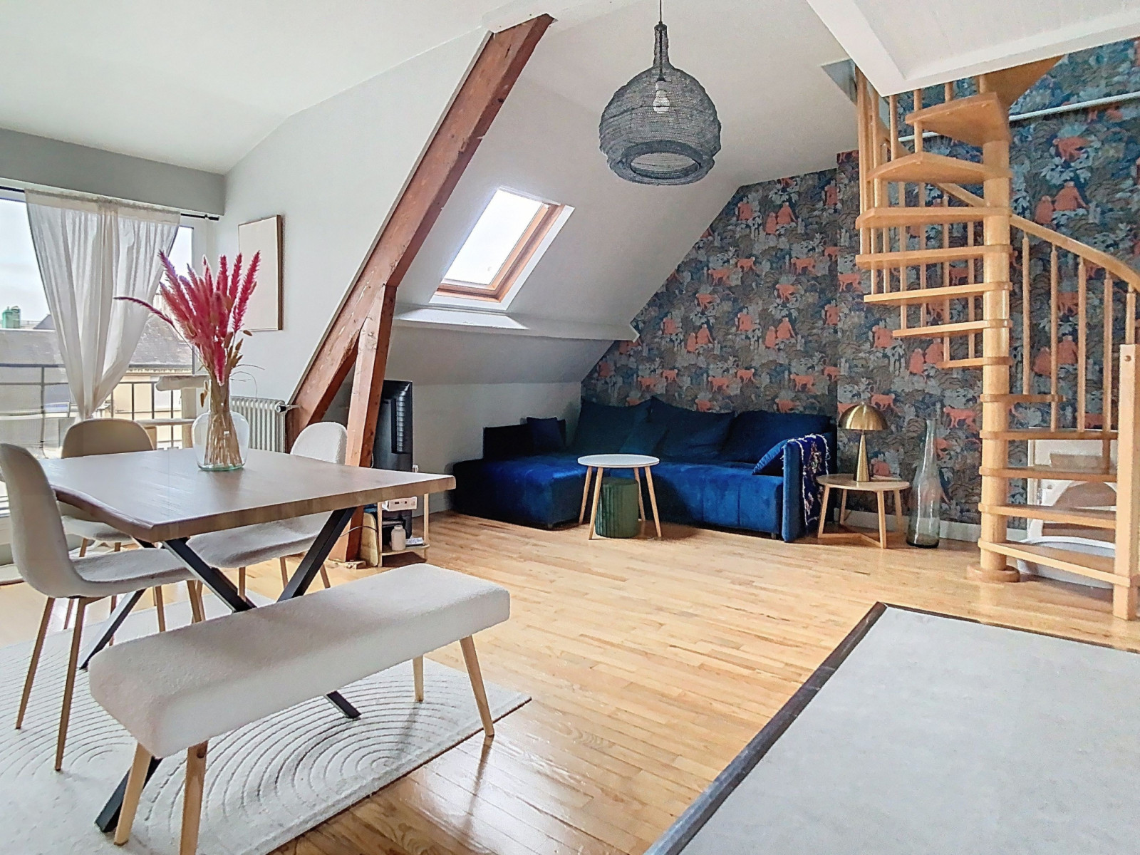 
                                                Vente
                                                 APPARTEMENT DUPLEX AVEC CACHET ET BALCON EN CENTRE VILLE