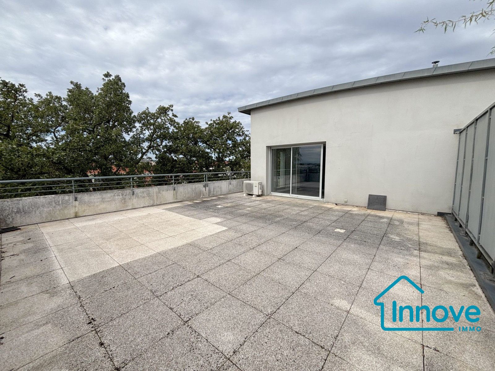 
                                                Vente
                                                 Appartement Duplex lumineux