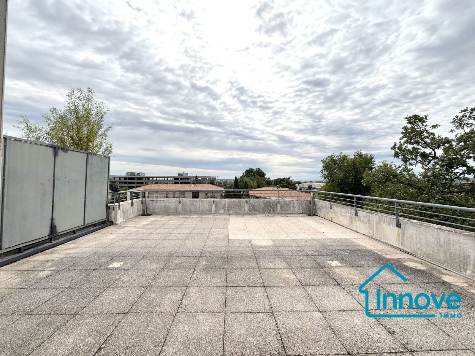 
                                                Vente
                                                 Appartement Duplex lumineux