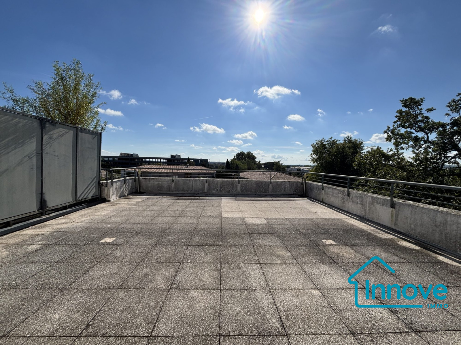 
                                                Vente
                                                 Appartement Duplex lumineux