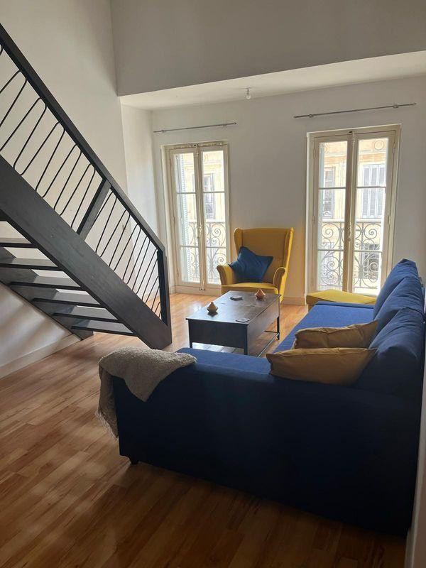 
                                                Location
                                                 Appartement duplex vieux port