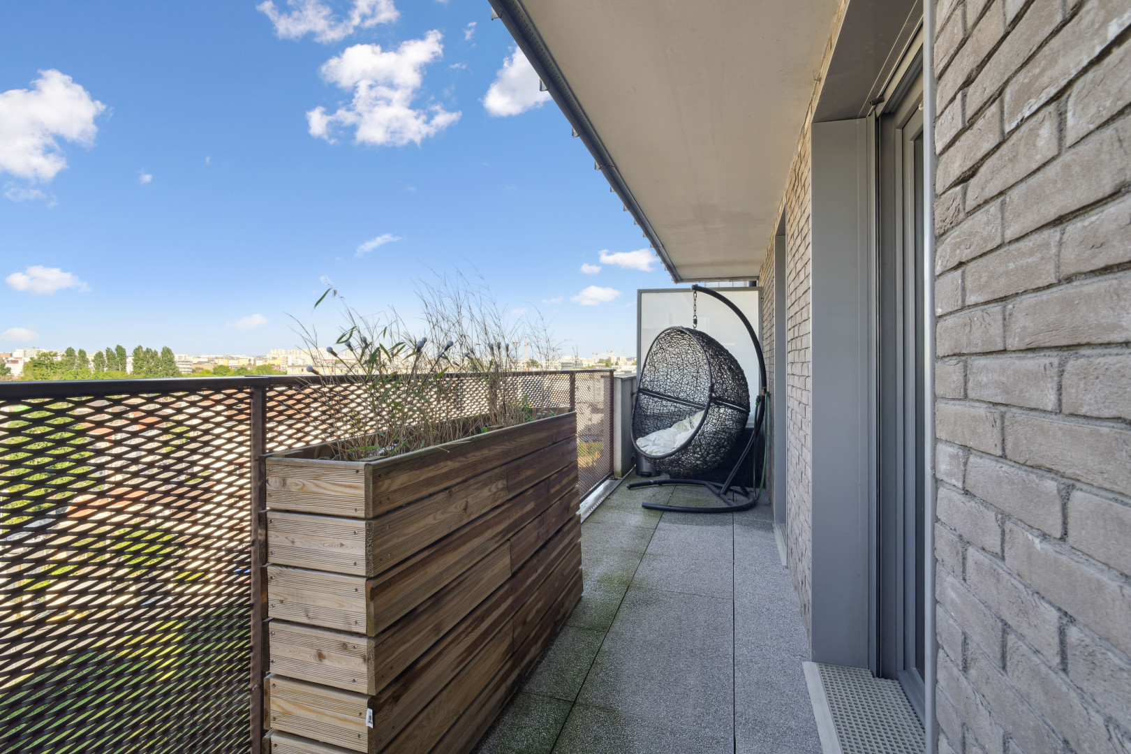 
                                                Location
                                                 Appartement élégant de 2 chambres avec balcon et terrasse - 7ème étage, Saint-Denis (loyer tout inclus)
