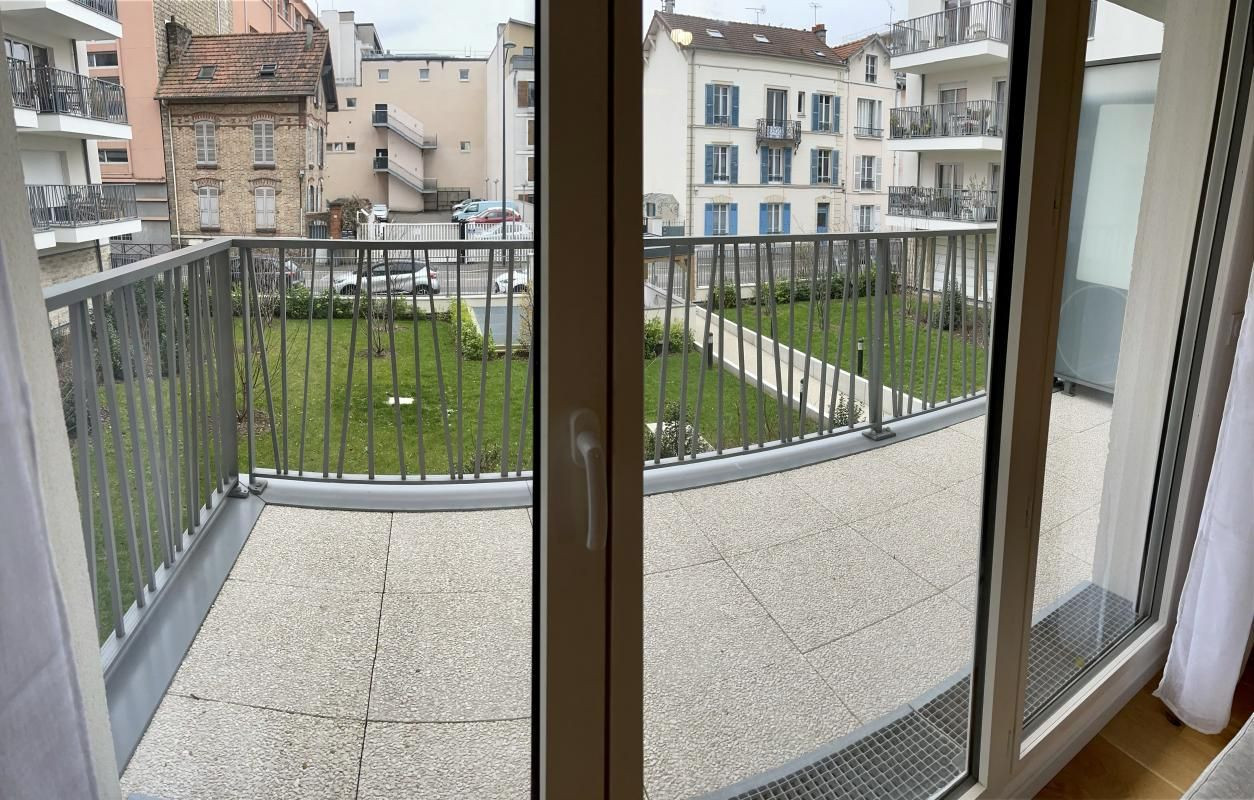 
                                                Colocation
                                                 Appartement en colocation - 1 chambre avec salle d'eau disponible