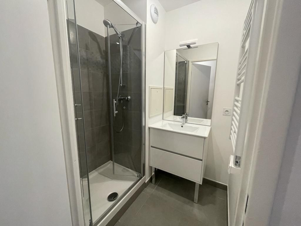
                                                Colocation
                                                 Appartement en colocation - 1 chambre avec salle d'eau disponible