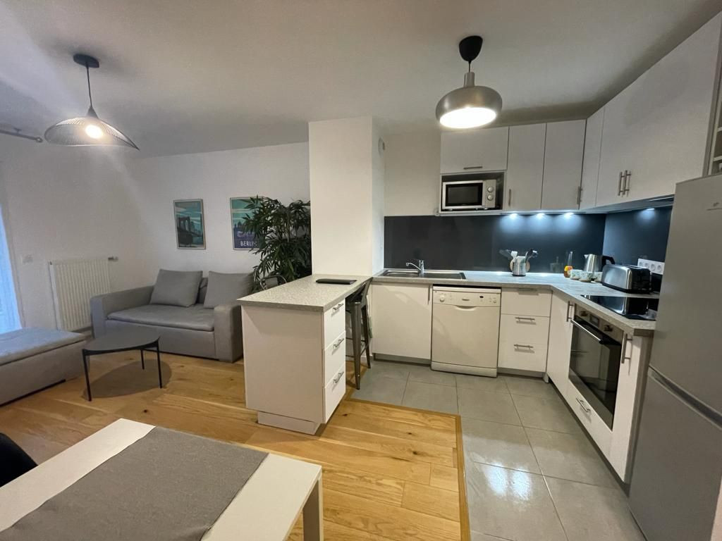 
                                                Colocation
                                                 Appartement en colocation - 1 chambre avec salle d'eau disponible