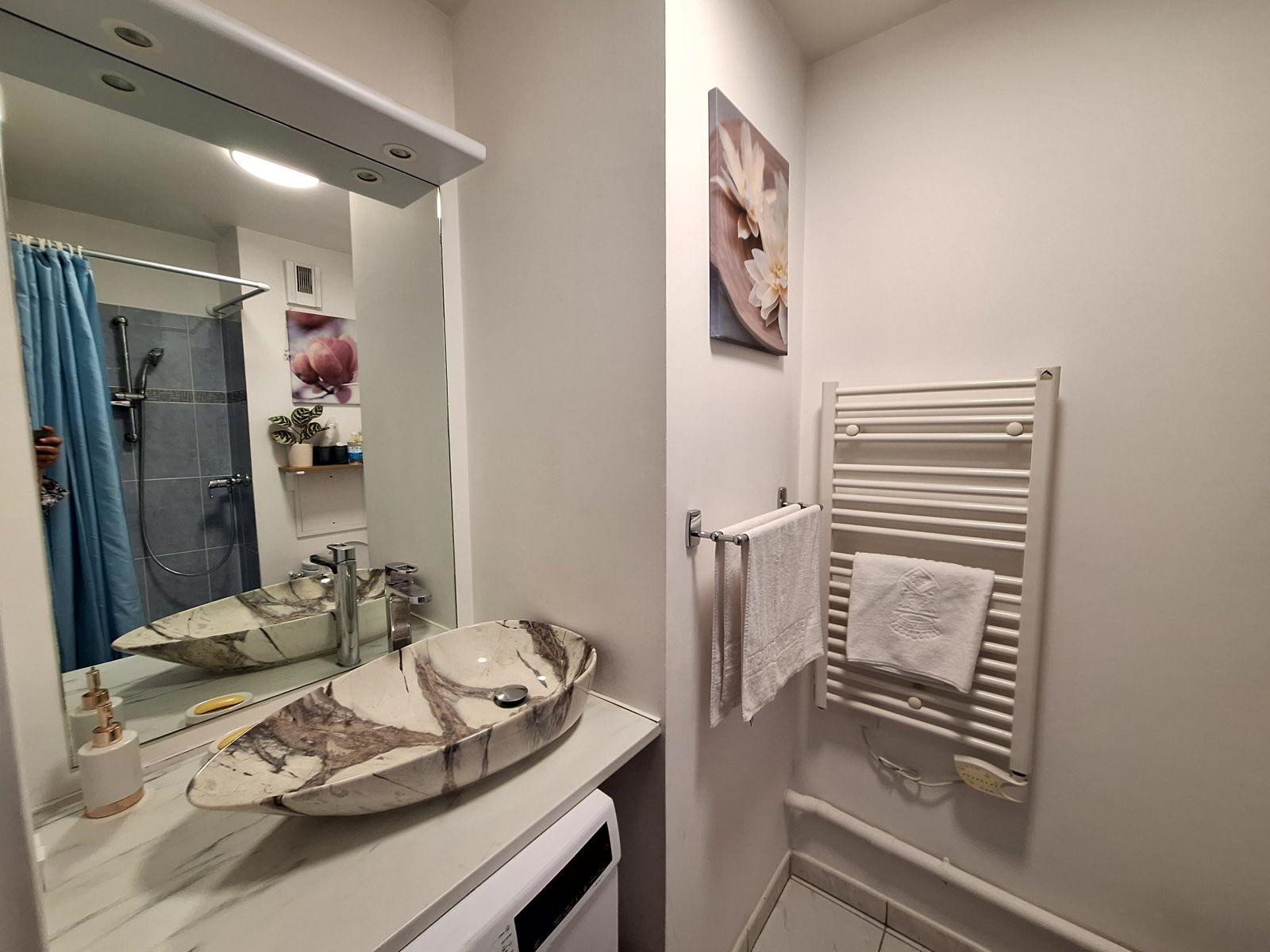 
                                                Colocation
                                                 Appartement en colocation de 4 pièces 77m2