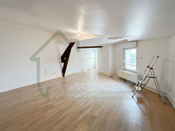 
                                                Location
                                                 Appartement en duplex dans résidence 130m2