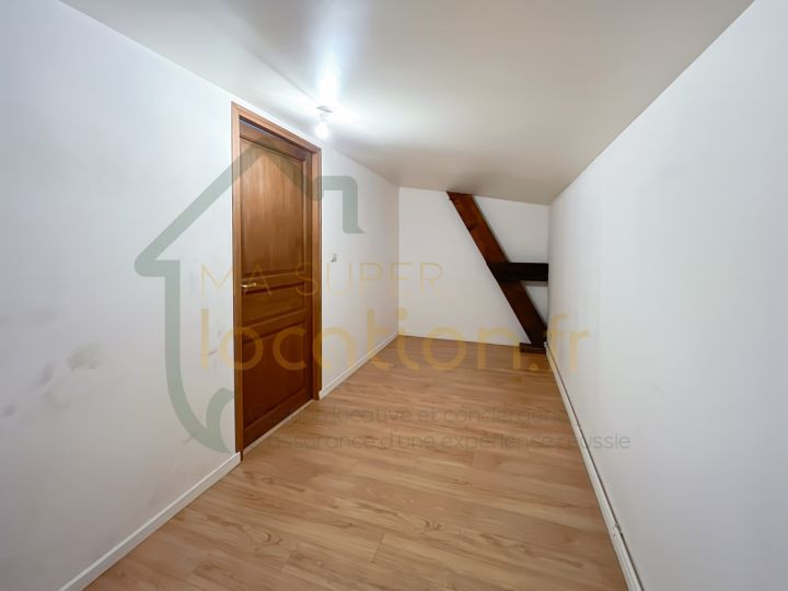 
                                                Location
                                                 Appartement en duplex dans résidence 130m2