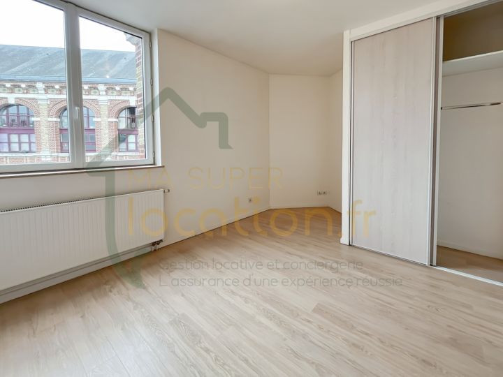 
                                                Location
                                                 Appartement en duplex dans résidence 130m2