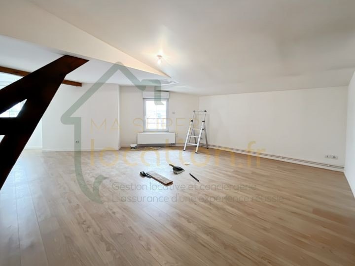 
                                                Location
                                                 Appartement en duplex dans résidence 130m2