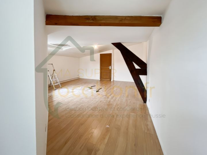 
                                                Location
                                                 Appartement en duplex dans résidence 130m2