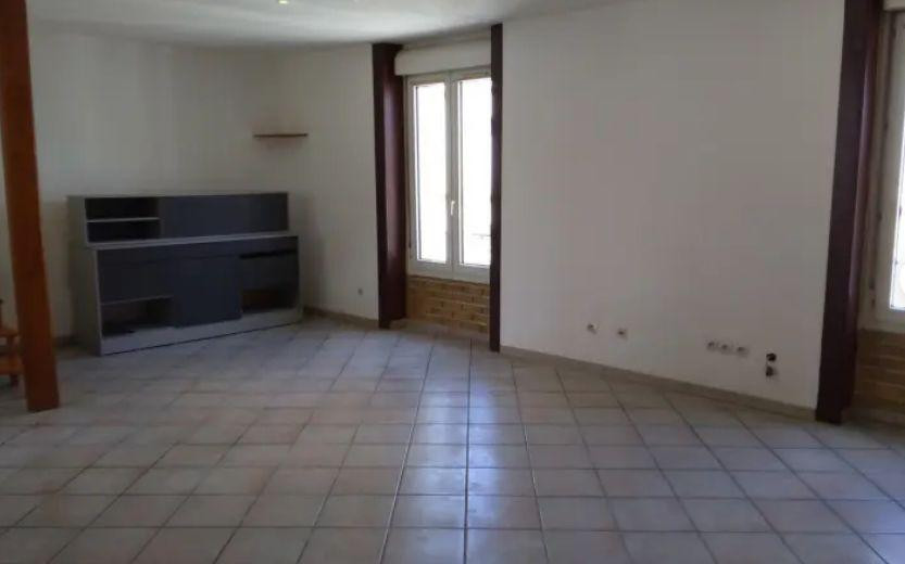 
                                                Location
                                                 Appartement en duplex très clair de 71 m²