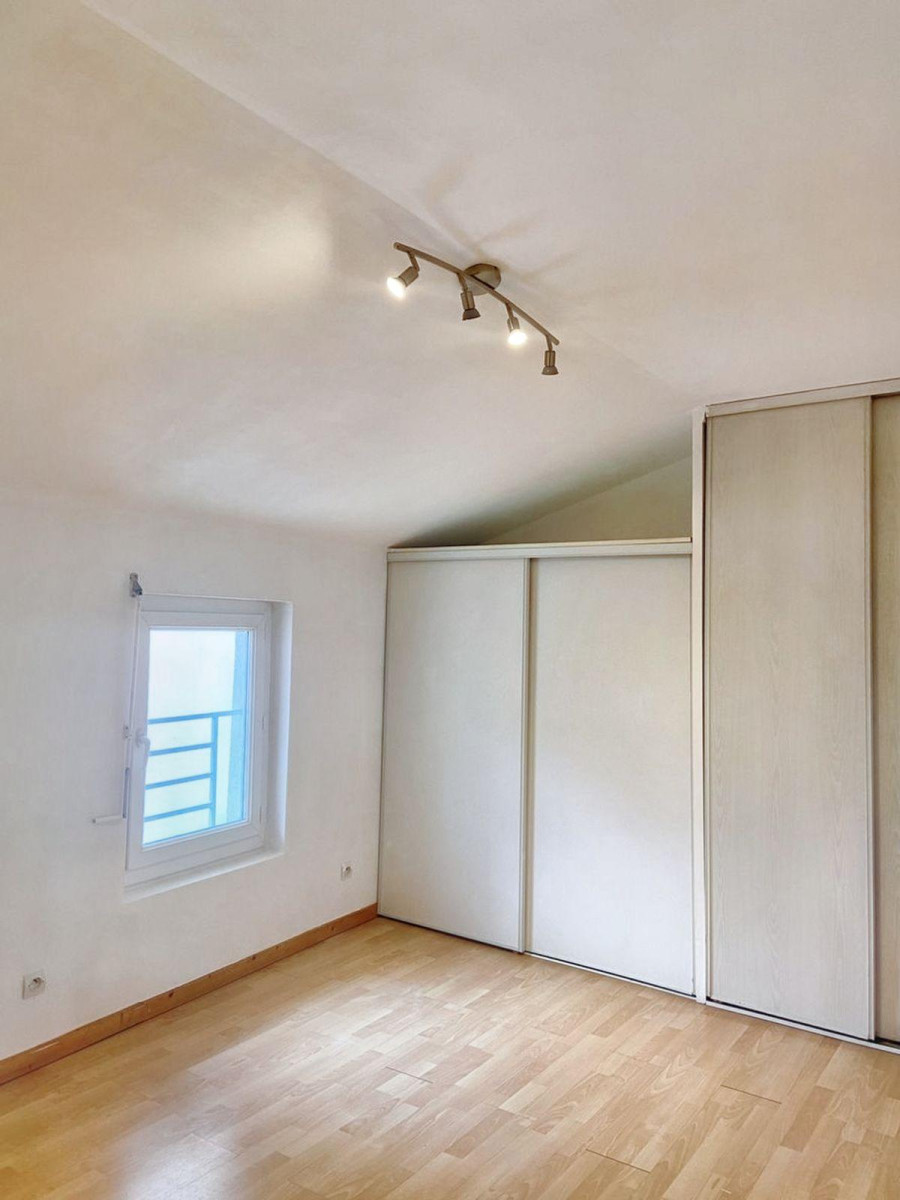 
                                                Location
                                                 Appartement en duplex très clair de 71 m²