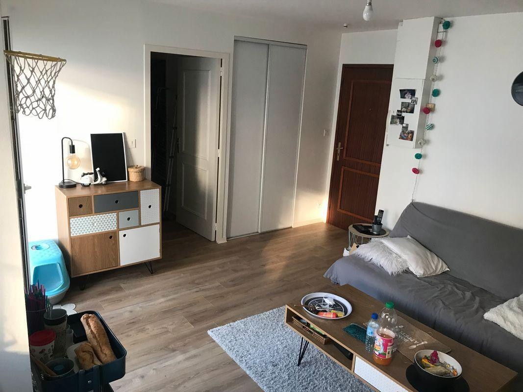 
                                                Location
                                                 Appartement en location - T1 bis