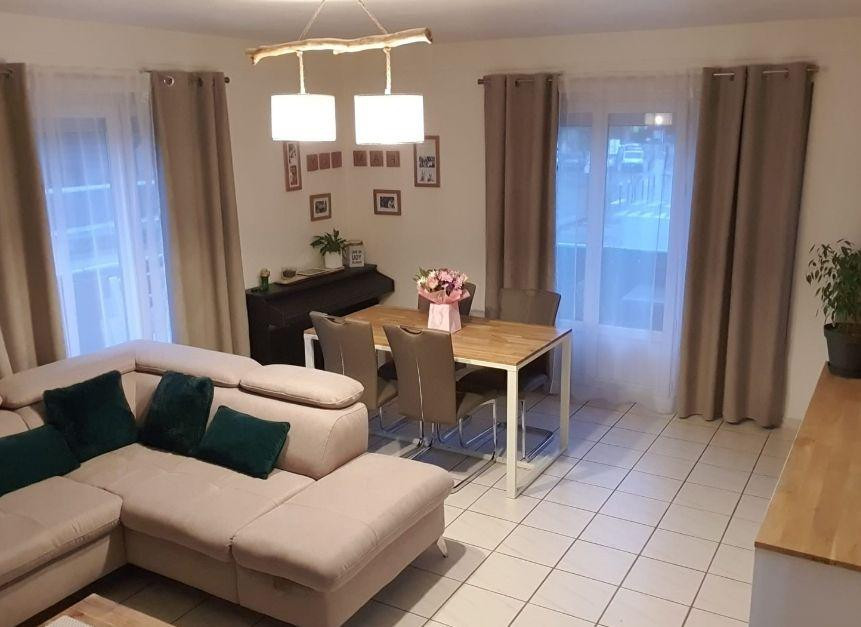 
                                                Location
                                                 Appartement en plein centre ville de La Rochette