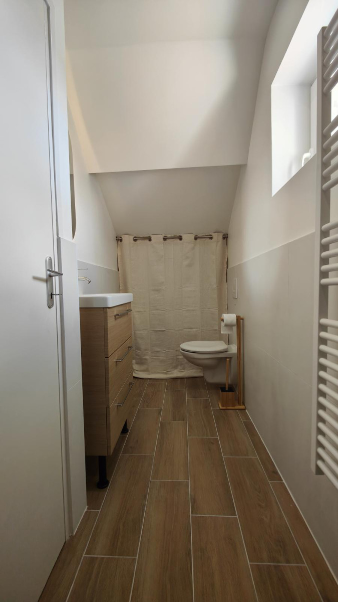 
                                                Location
                                                 Appartement entièrement refait à neuf