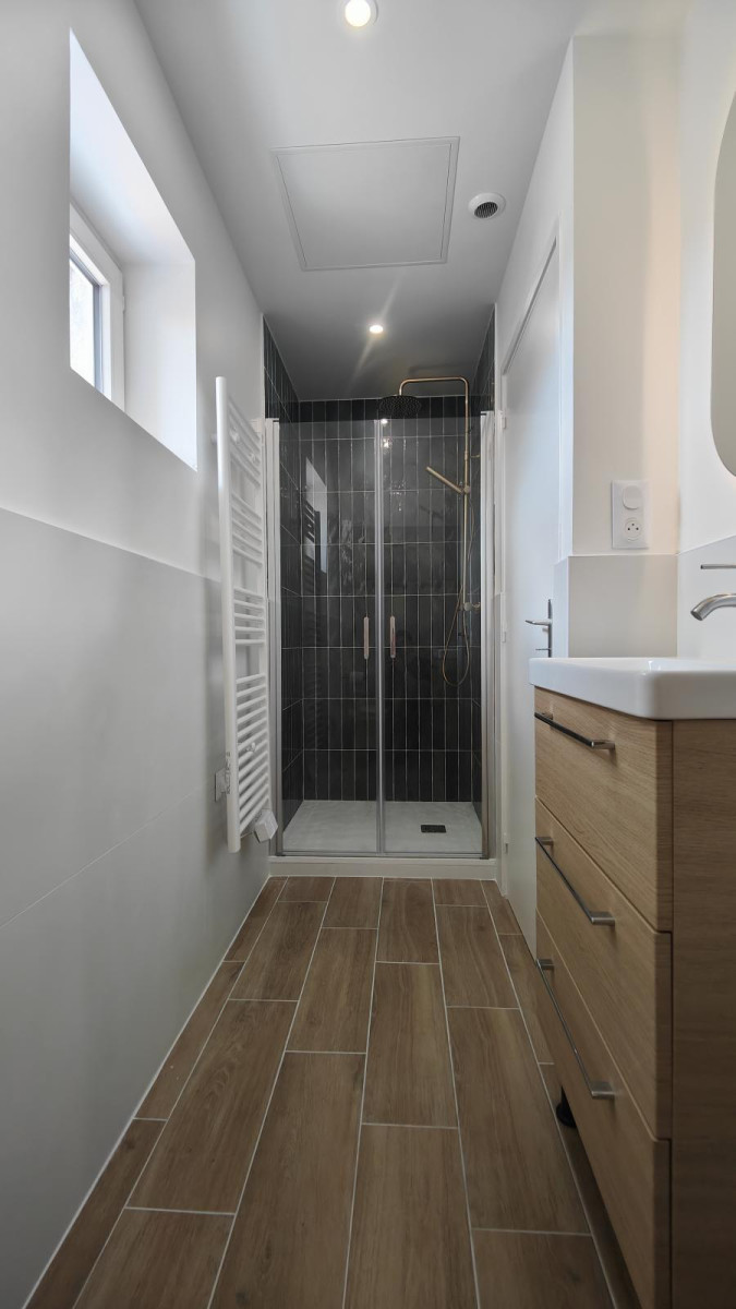 
                                                Location
                                                 Appartement entièrement refait à neuf