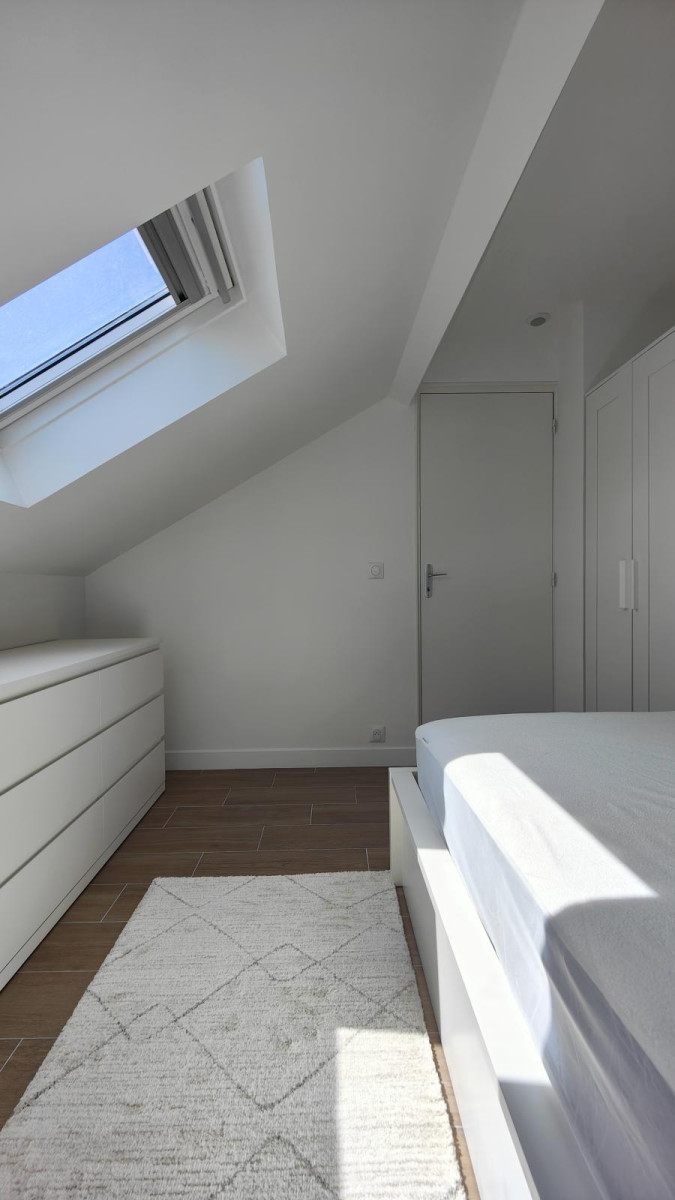 
                                                Location
                                                 Appartement entièrement refait à neuf