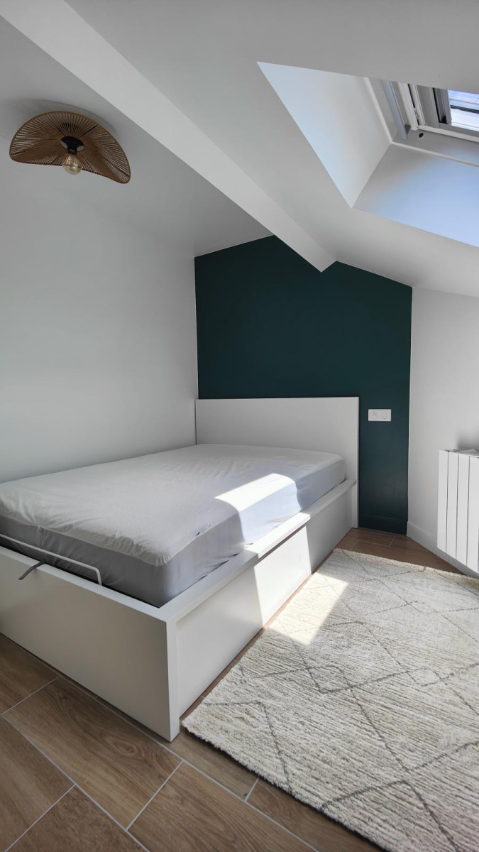 
                                                Location
                                                 Appartement entièrement refait à neuf