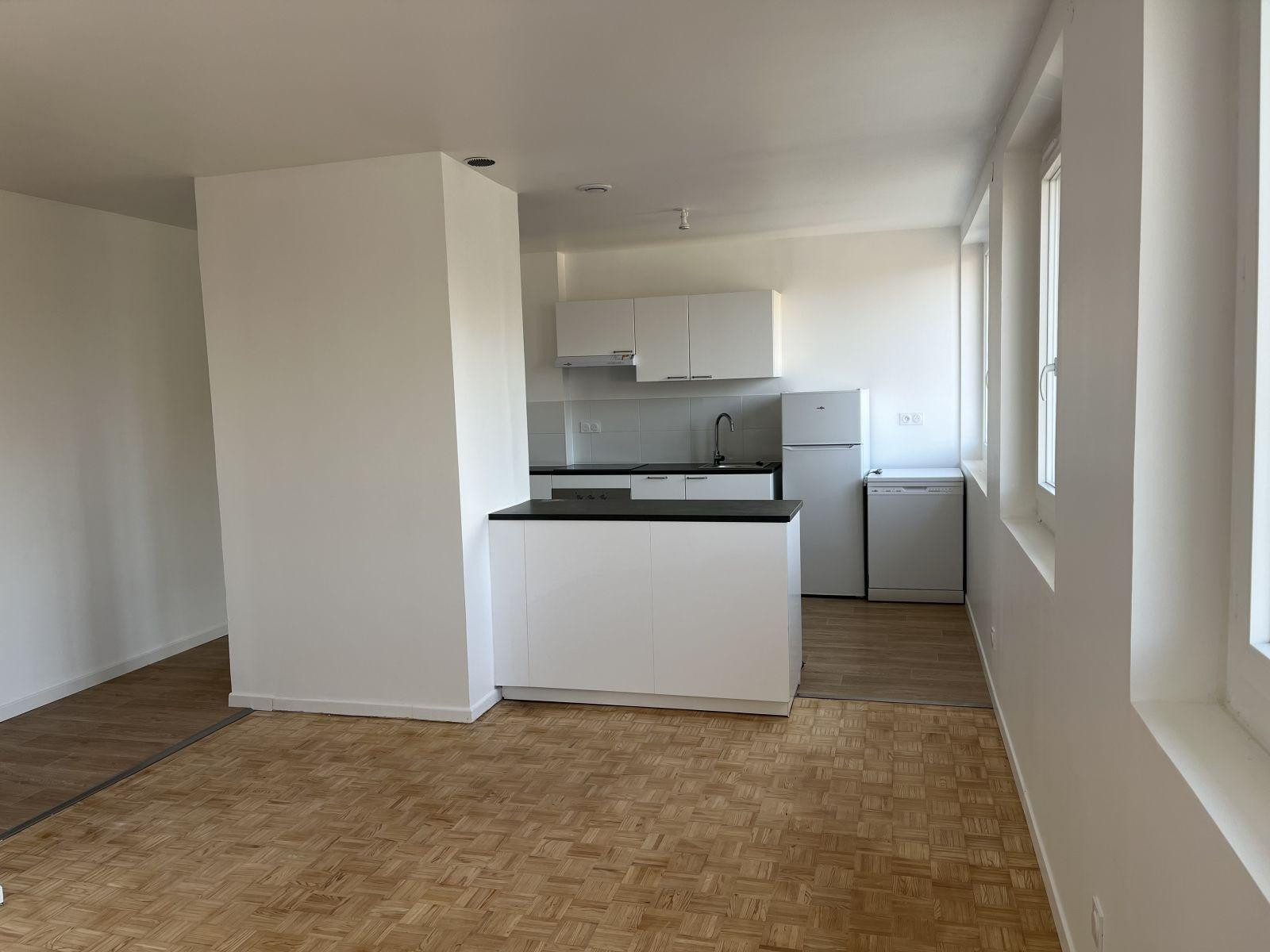 
                                                Location
                                                 Appartement entièrement rénové très clair