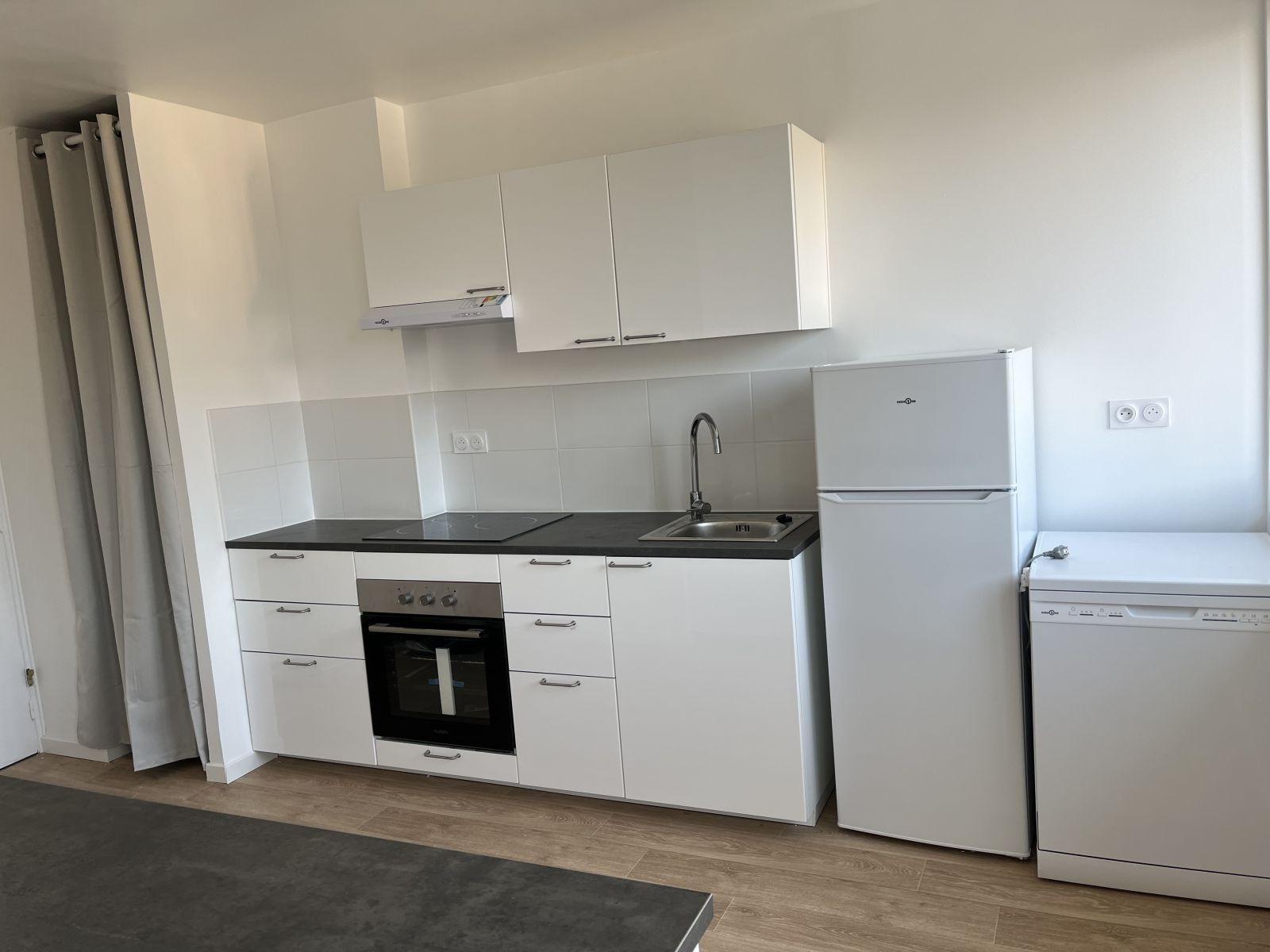 
                                                Location
                                                 Appartement entièrement rénové très clair