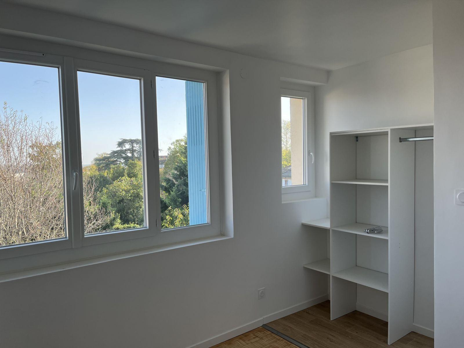 
                                                Location
                                                 Appartement entièrement rénové très clair