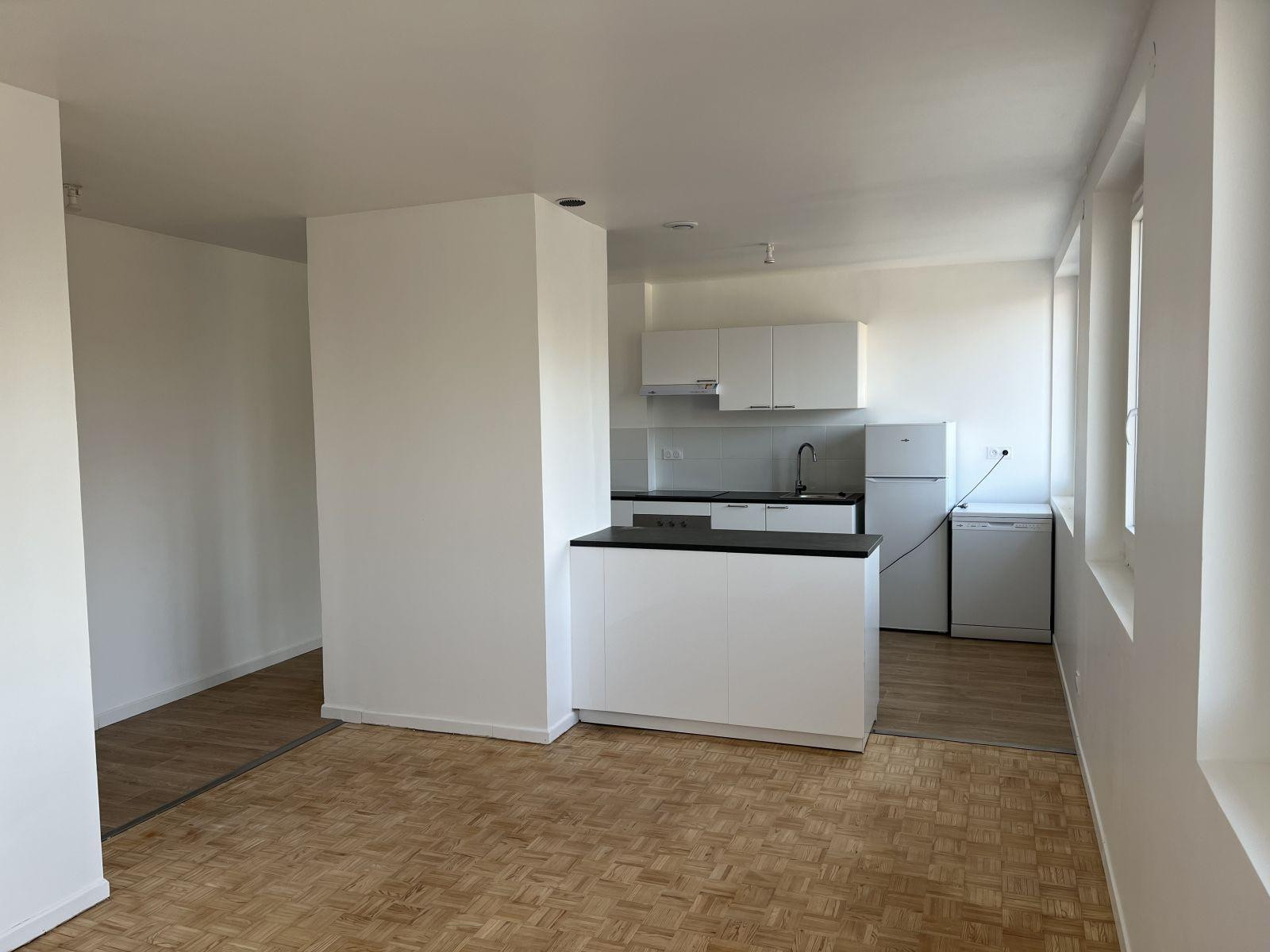 
                                                Location
                                                 Appartement entièrement rénové très clair