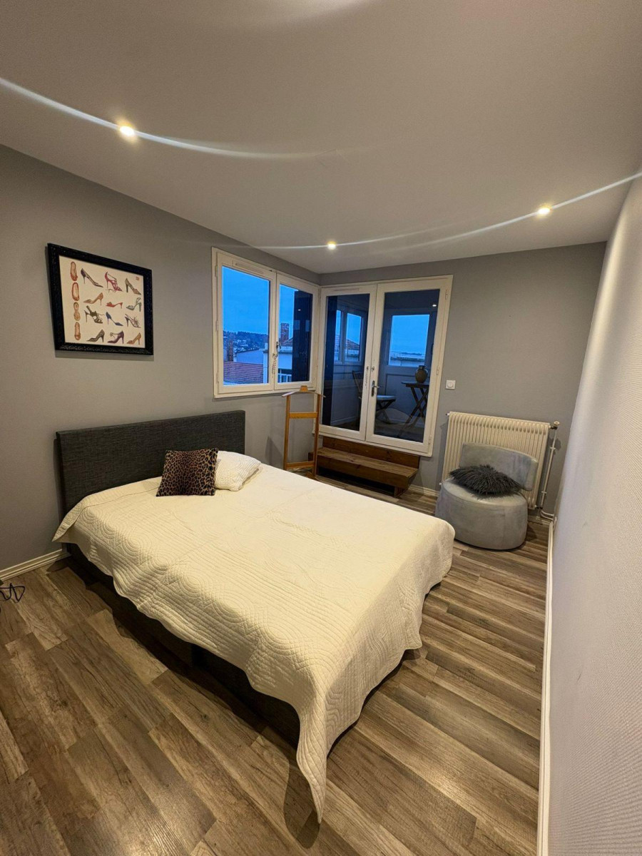 
                                                Location
                                                 Appartement exceptionnel avec sa terrasse.