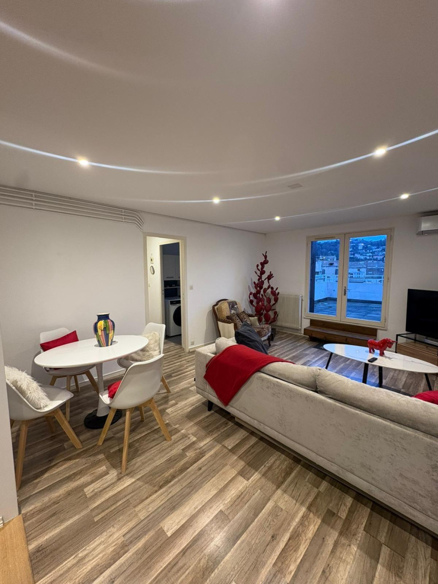 
                                                Location
                                                 Appartement exceptionnel avec sa terrasse.