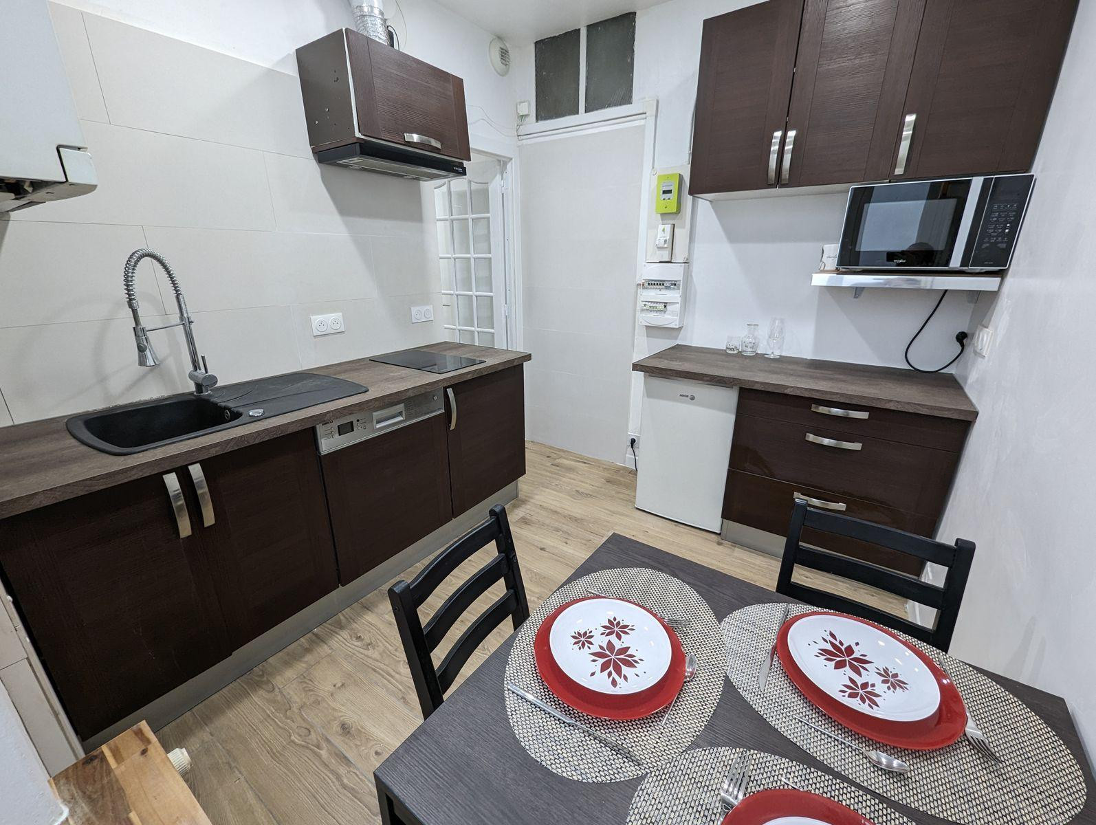 
                                                Location
                                                 Appartement exclusif quartier charmant proche parc