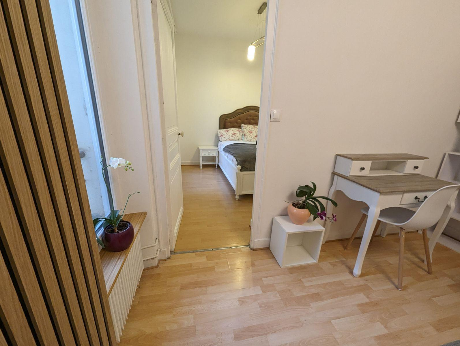 
                                                Location
                                                 Appartement exclusif quartier charmant proche parc