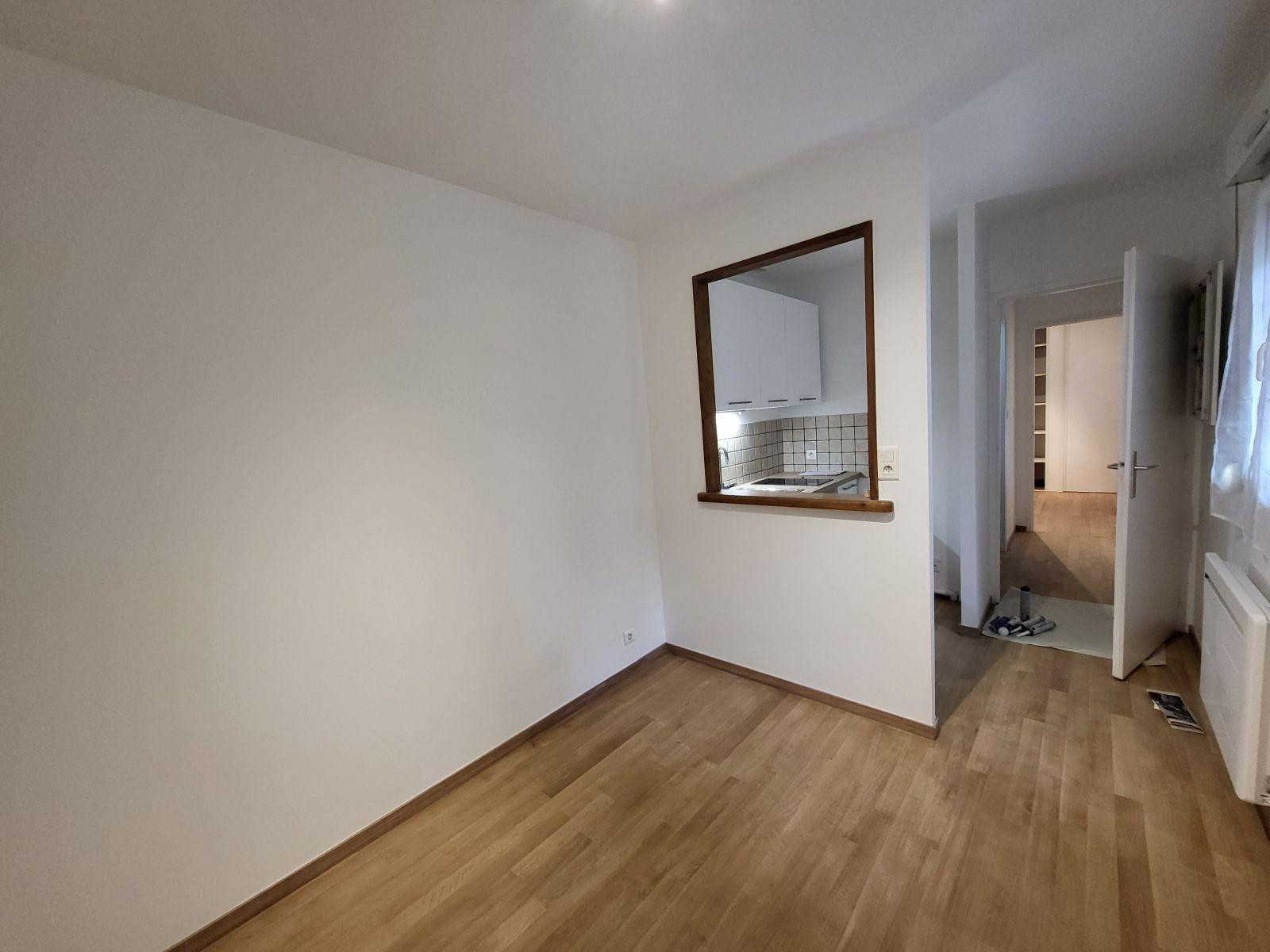 
                                                Location
                                                 APPARTEMENT F 1 bis  AU CALME, JARDINET