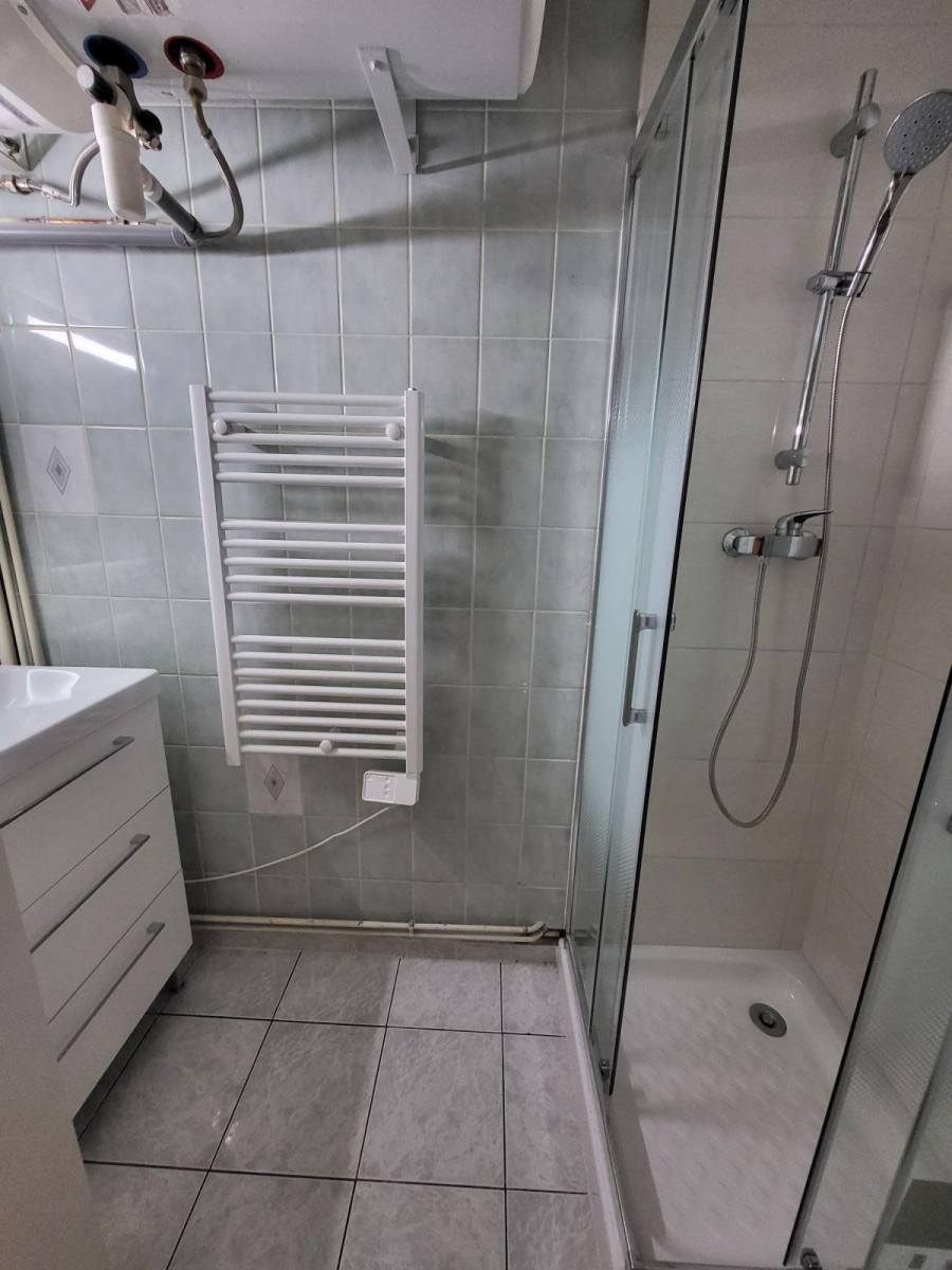 
                                                Location
                                                 APPARTEMENT F 1 bis  AU CALME, JARDINET