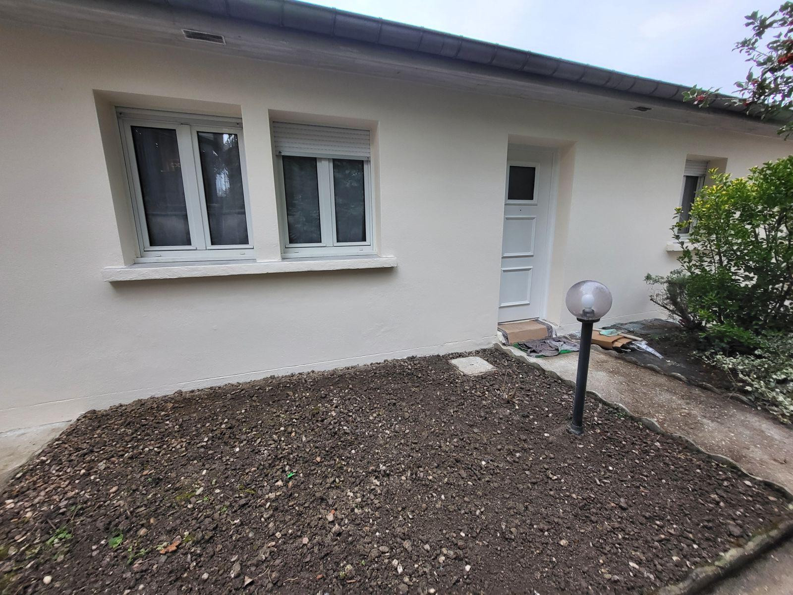 
                                                Location
                                                 APPARTEMENT F 1 bis  AU CALME, JARDINET