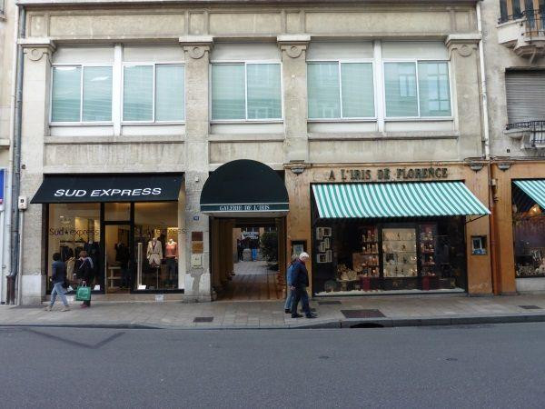 
                                                Location
                                                 Appartement F1 BIS plein centre mais hyper calme