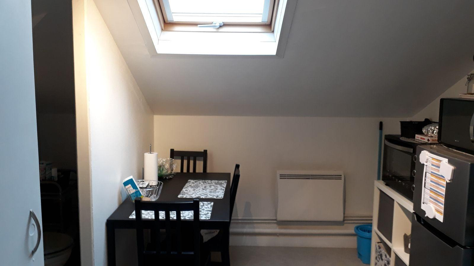 
                                                Location
                                                 Appartement F1 BIS plein centre mais hyper calme