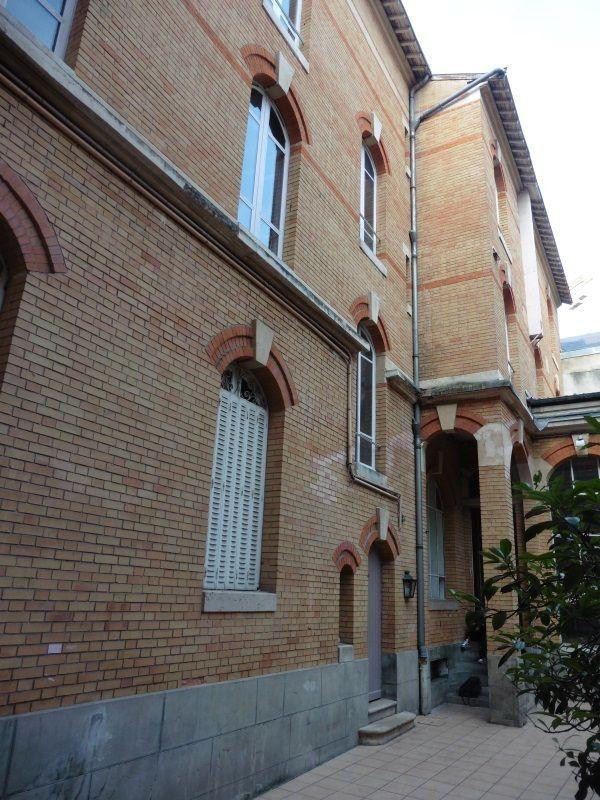 
                                                Location
                                                 Appartement F1 BIS plein centre mais hyper calme