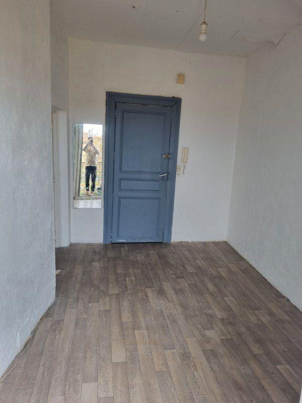
                                                Location
                                                 Appartement F2, 28 m2