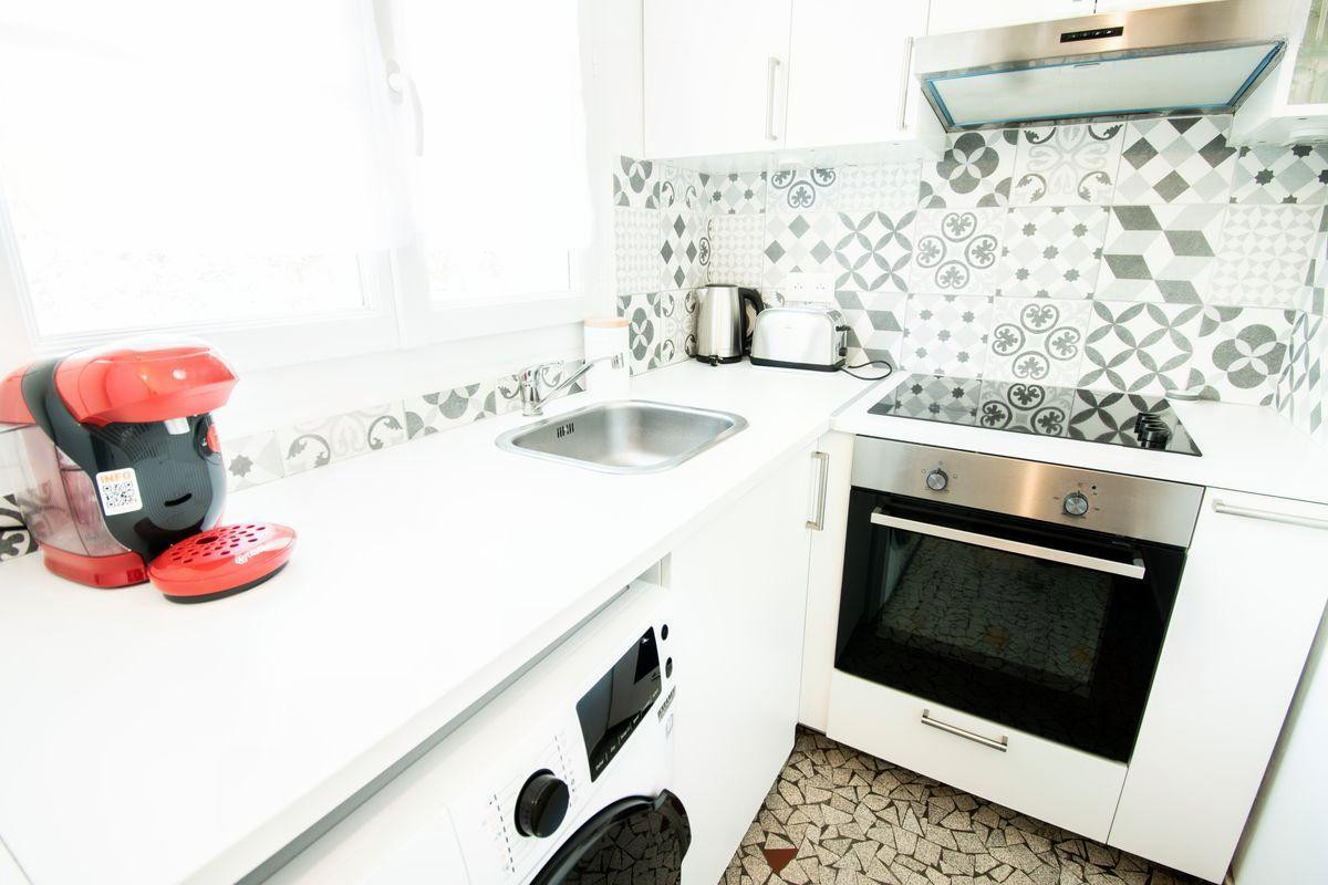 
                                                Location
                                                 Appartement F2 36m2 rénové proche RER
