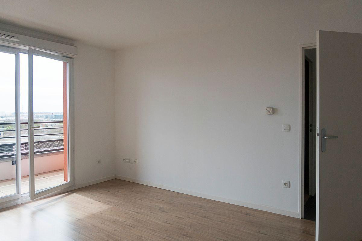 
                                                Location
                                                 Appartement F2 45m² dernier étage avec balcon