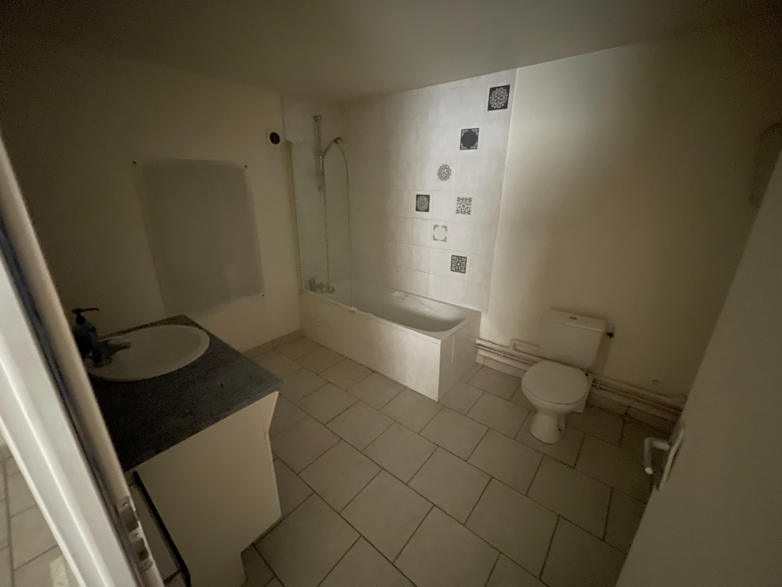 
                                                Location
                                                 Appartement F2 de 67m2