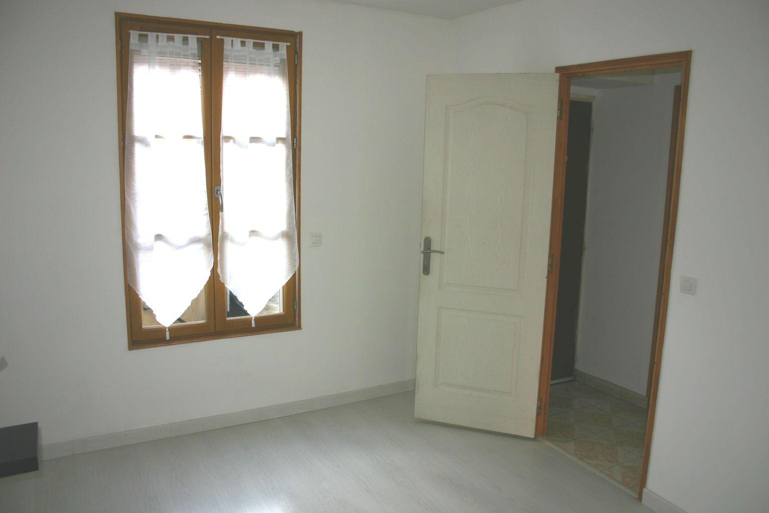 
                                                Location
                                                 Appartement F2 Hyper centre Houdan