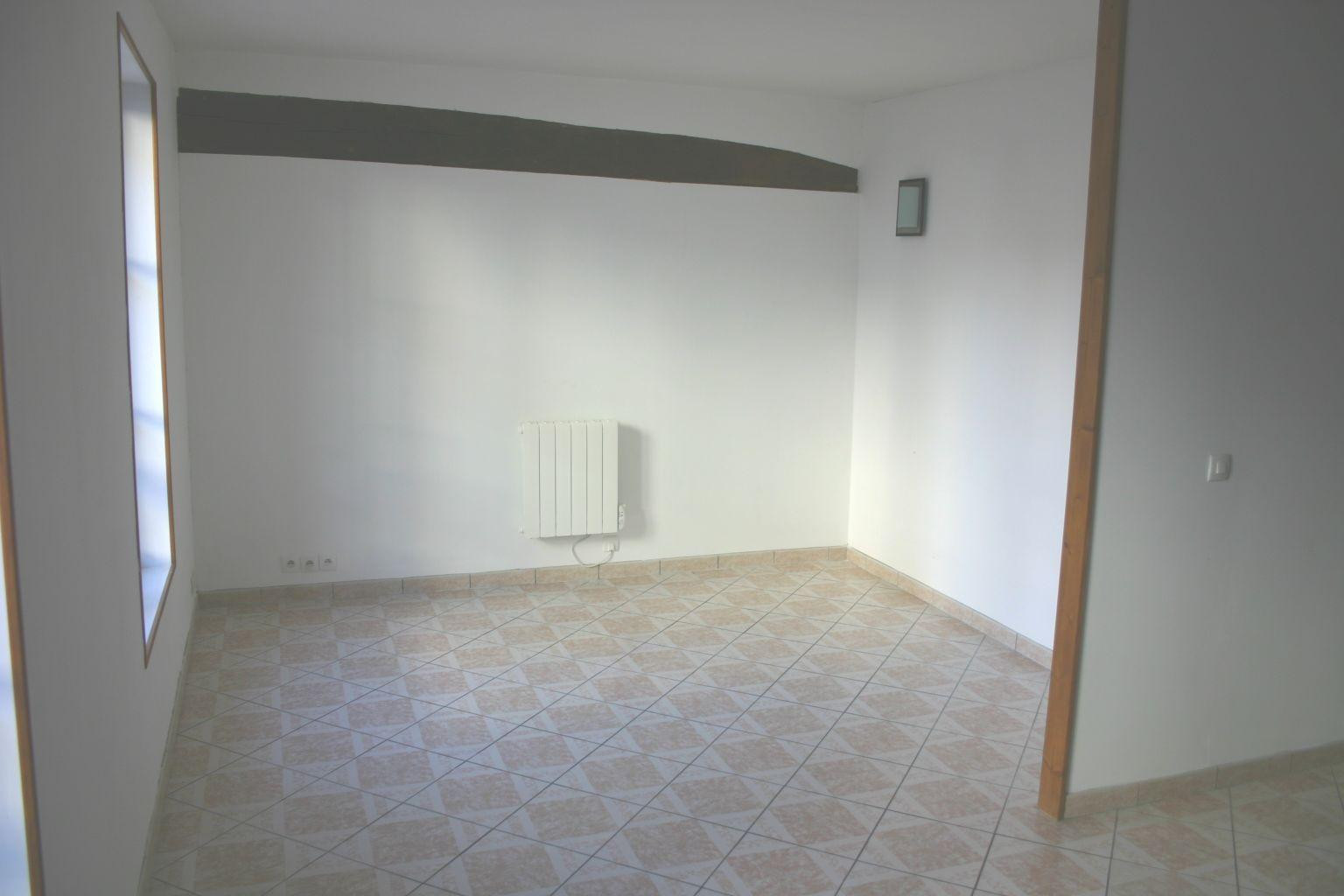 
                                                Location
                                                 Appartement F2 Hyper centre Houdan