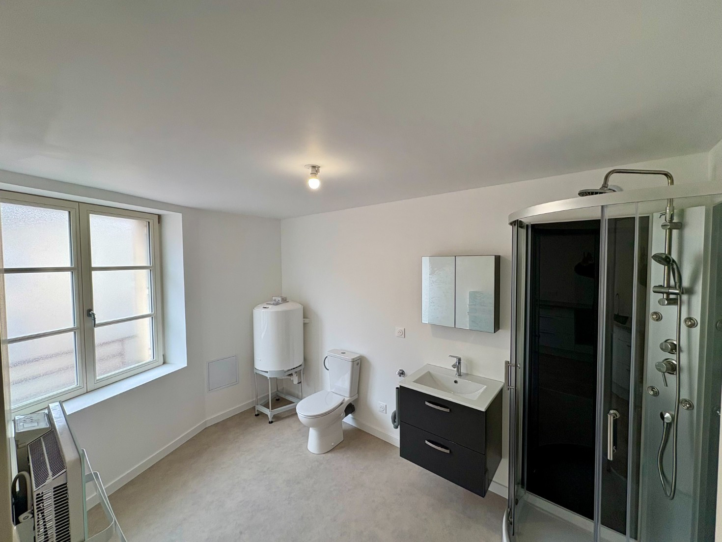 
                                                Location
                                                 Appartement F2 lumineux de 41m² + wifi