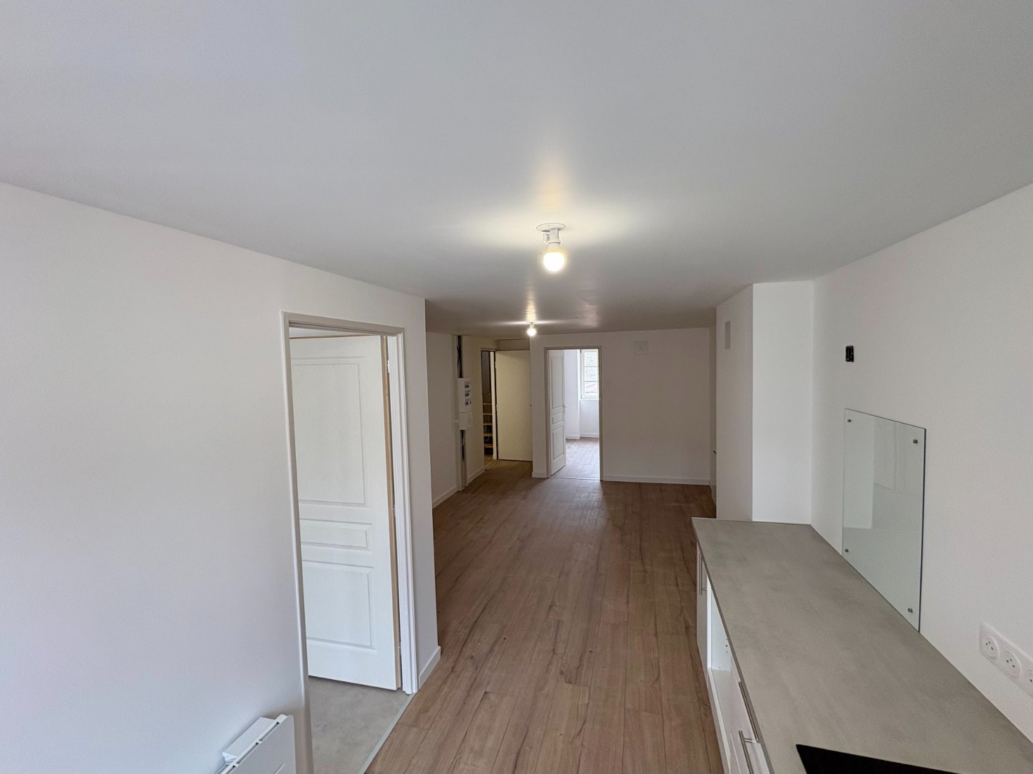 
                                                Location
                                                 Appartement F2 lumineux de 41m² + wifi